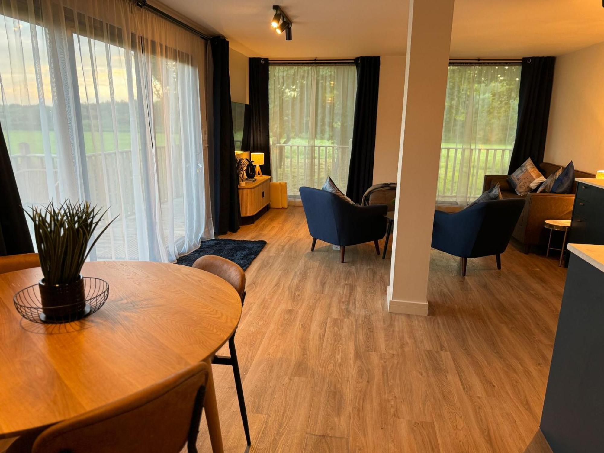 Unbox At Poplar Tree Villa Durham Exterior photo